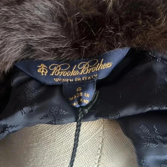 Brooks Brothers Storm System Loro
Piana wool vest with rabbit fur collar size 6 - Picture 10 of 11